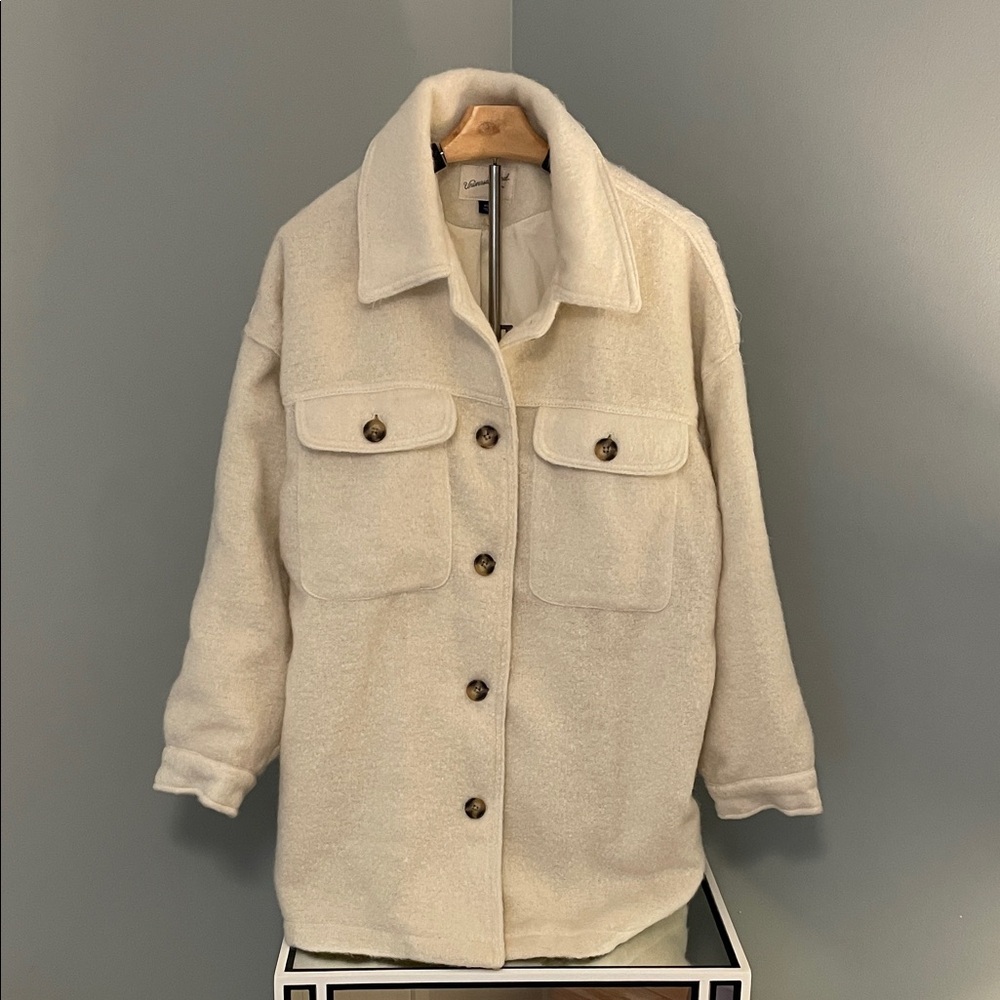 Universal Thread Cream shacket fuzzy Jacket unwor… - image 1